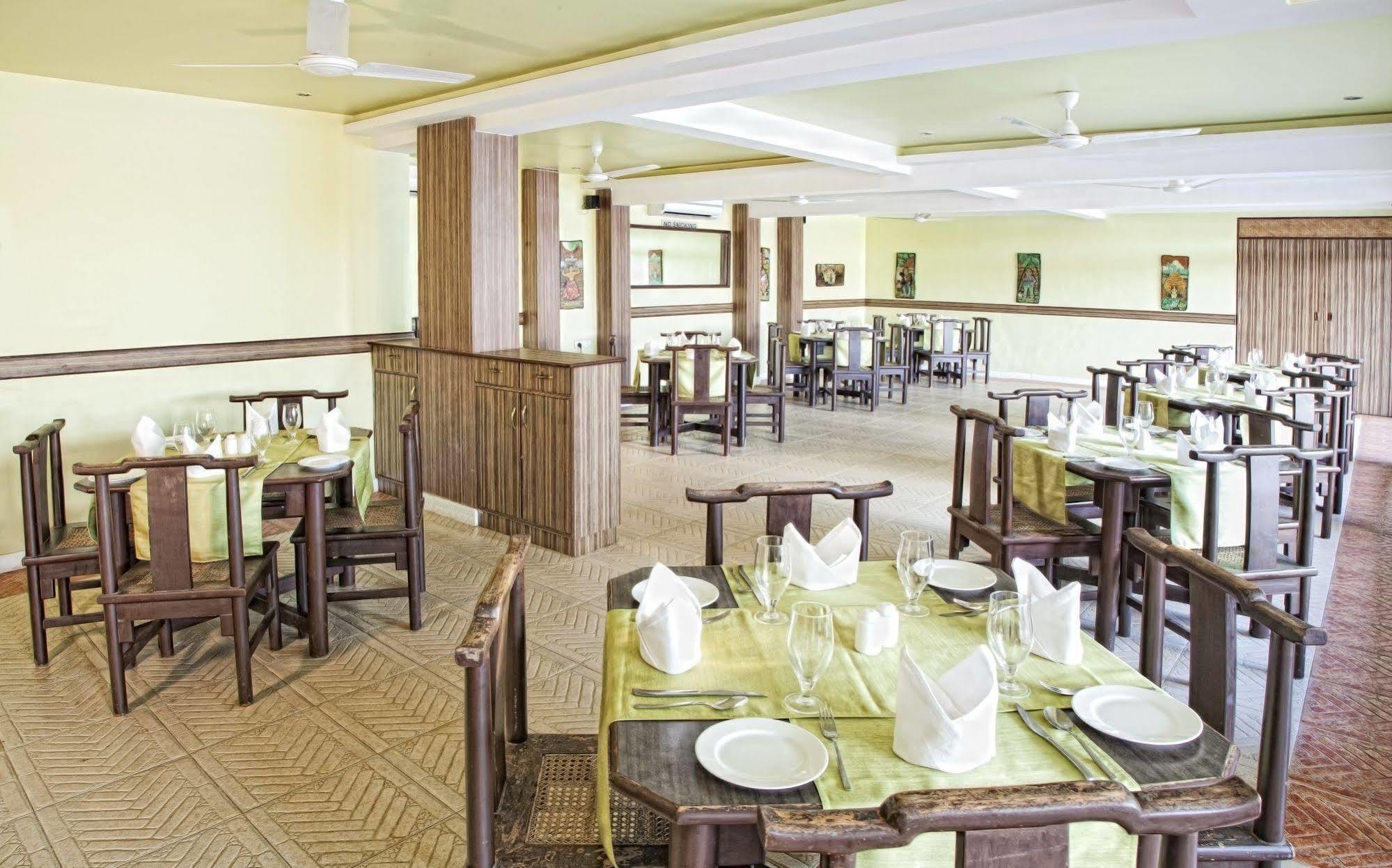 Crystal By Morpho, Goa Villagio Resort Betalbatim Eksteriør billede